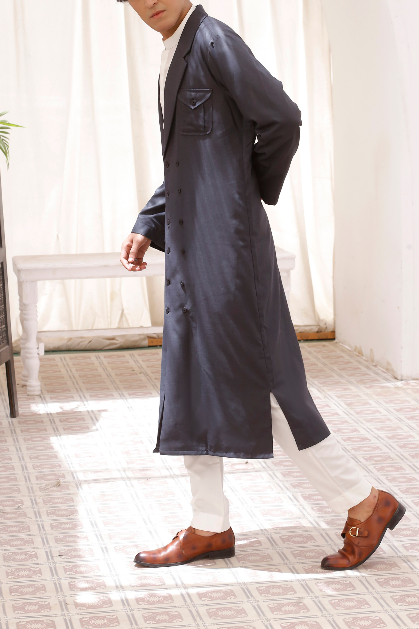 Minimalist Thobe Jumani